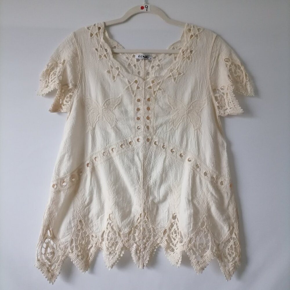 Renjo Women's Ivory Butterfly Crochet Asymmetric Hem Blouse Top Size Medium